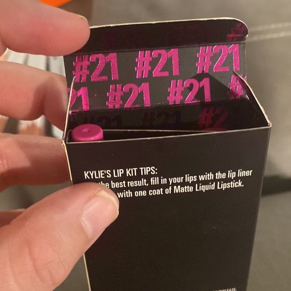 Kylie cosmetics lip kit in the shade twenty one - Picture 4 of 6